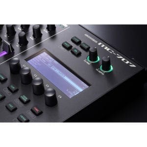 Roland MC-707 GROOVEBOX